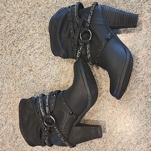 Not Rated rhinestone boot 8.5